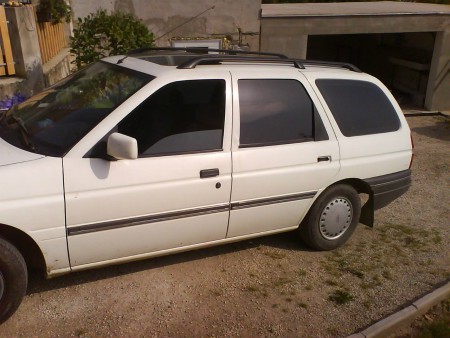 002 Ford Escort /02